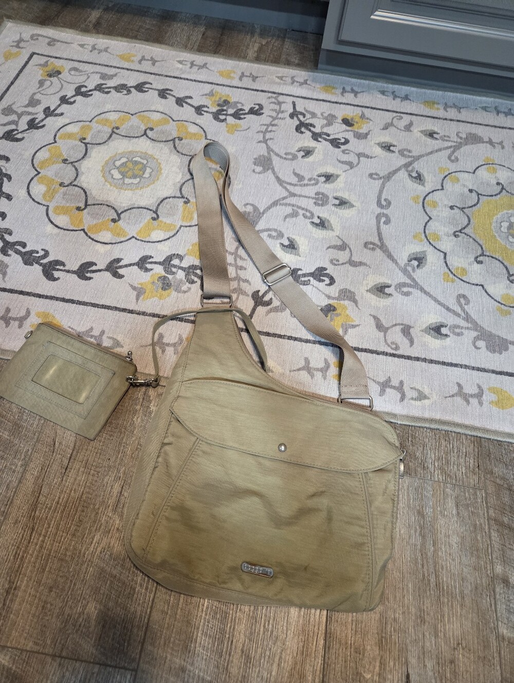 BAGGALLINI LARGE TRAVEL BAG Removable Insert Piece Preowned Tan